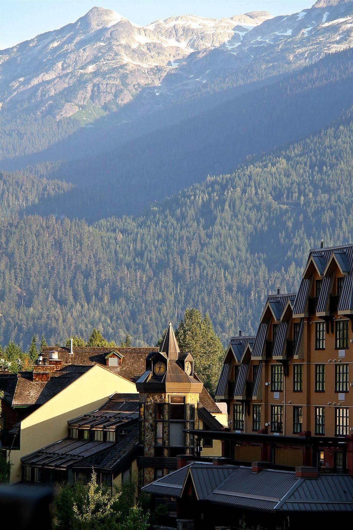 Clock Tower Resort 惠斯勒 外观 照片